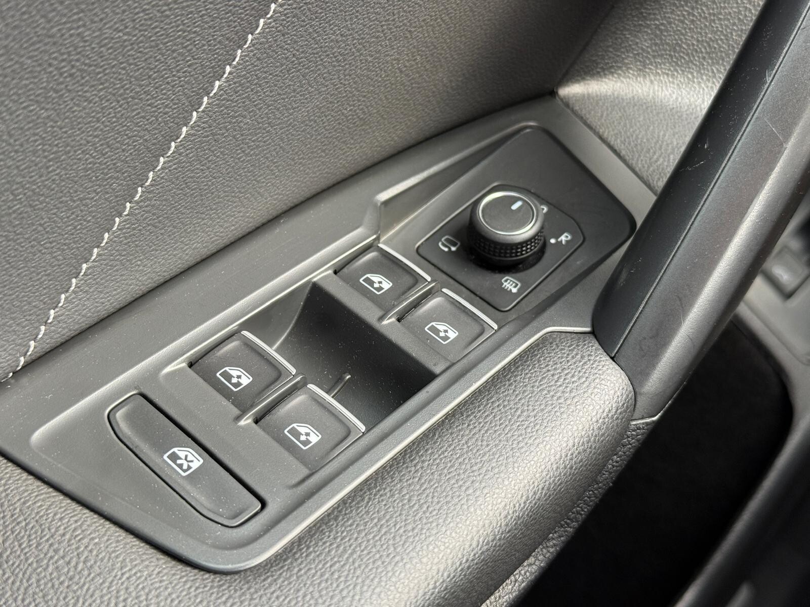 Volkswagen Tiguan Allspace - zdjęcie 32