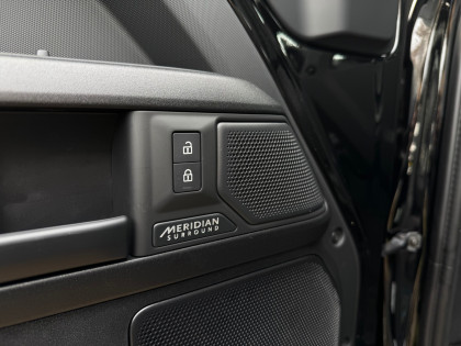 Defender MY26 4.4P V8 635 PS AWD Auto OCTA Black