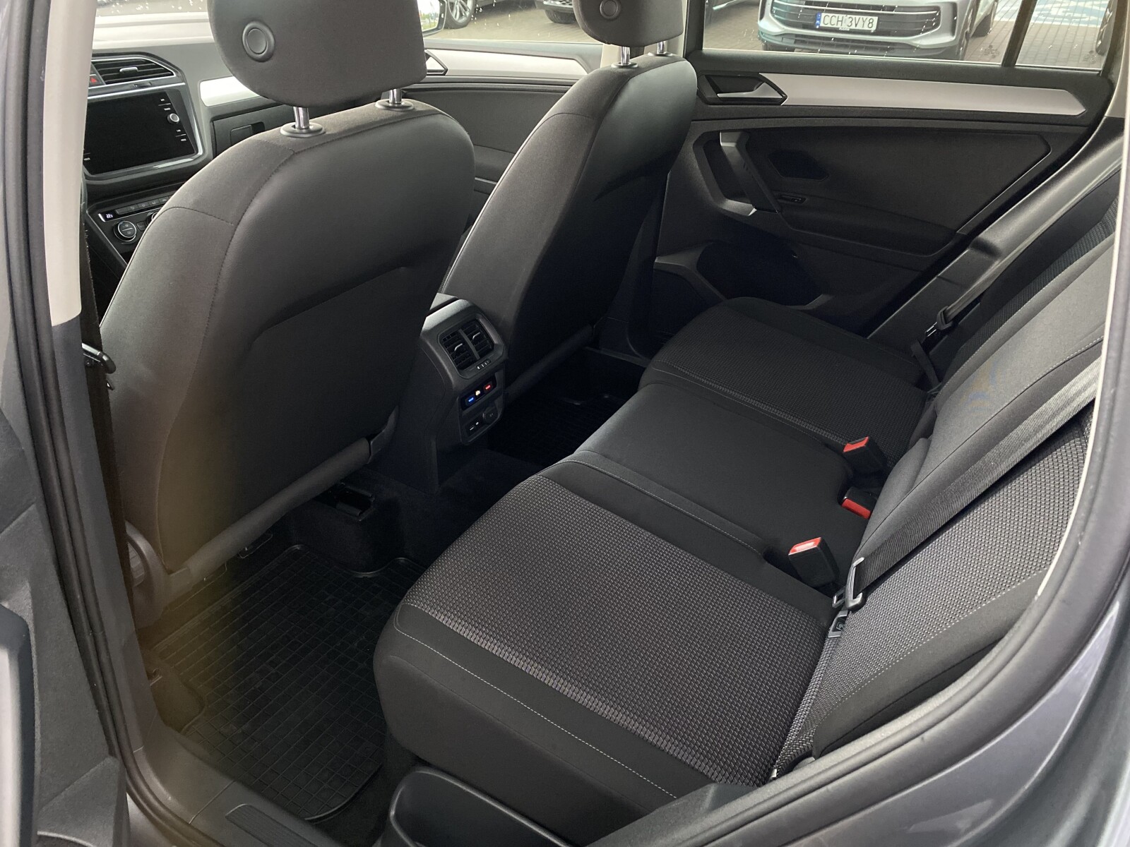 Volkswagen Tiguan - zdjęcie 25