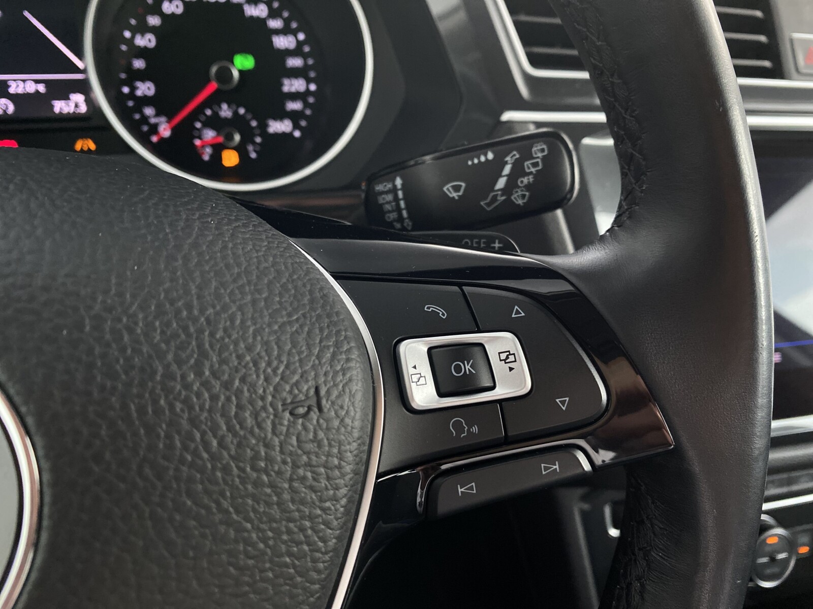 Volkswagen Tiguan - zdjęcie 14