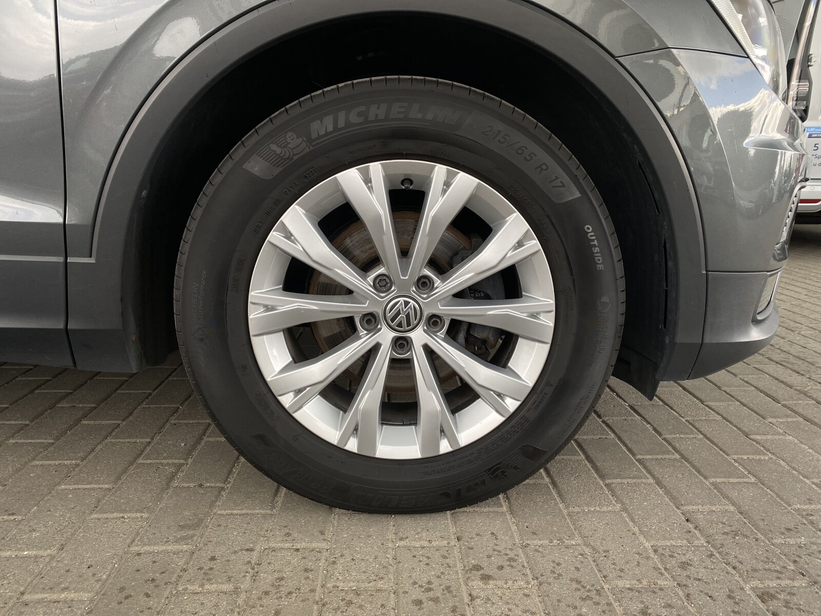 Volkswagen Tiguan - zdjęcie 30