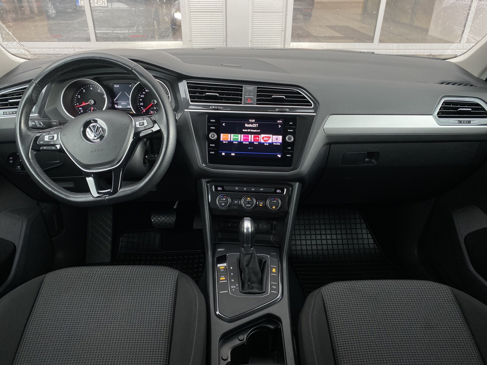 Volkswagen Tiguan - zdjęcie 11