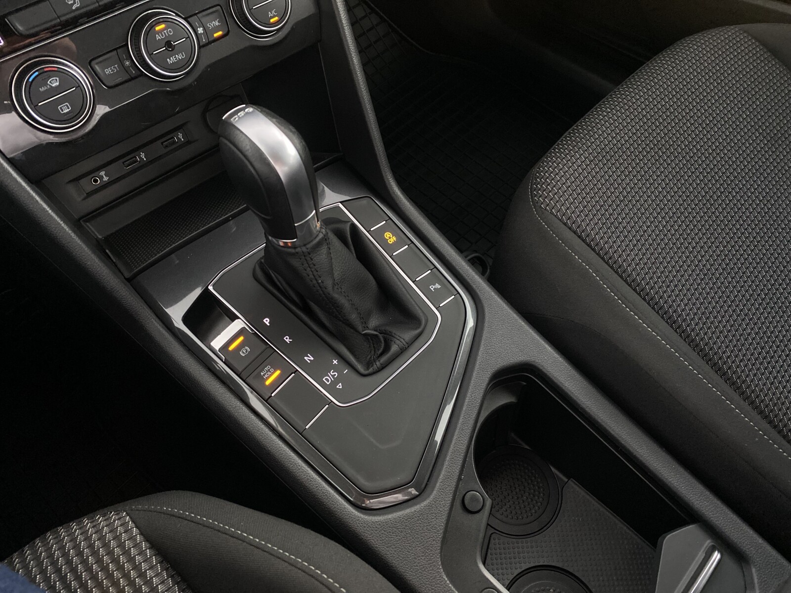 Volkswagen Tiguan - zdjęcie 16