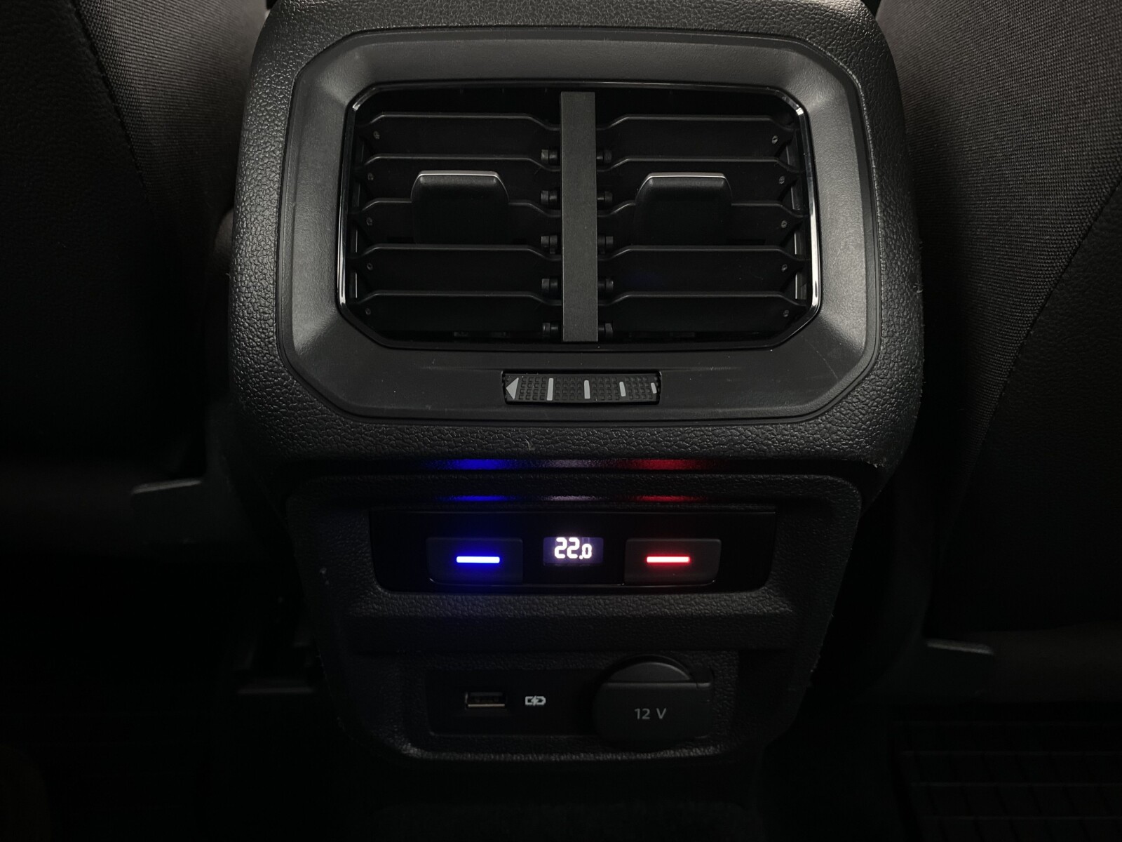 Volkswagen Tiguan - zdjęcie 26