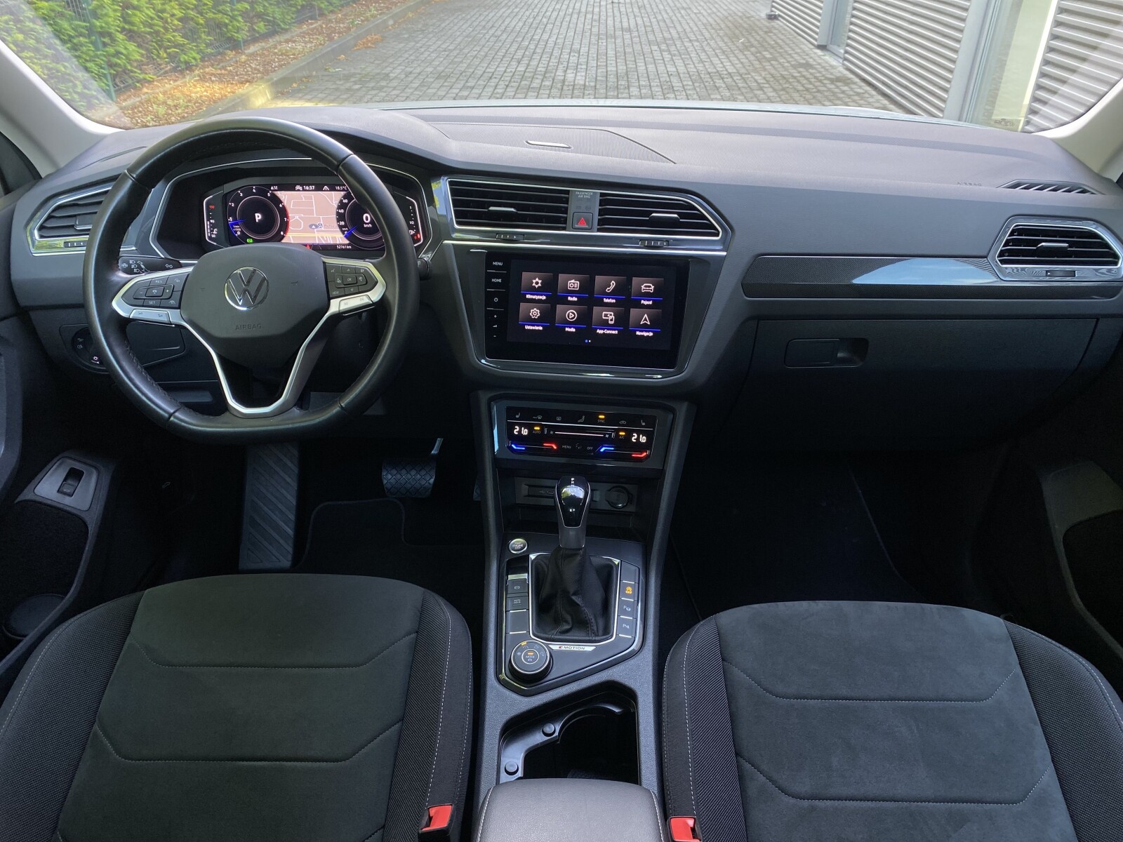 Volkswagen Tiguan - zdjęcie 11