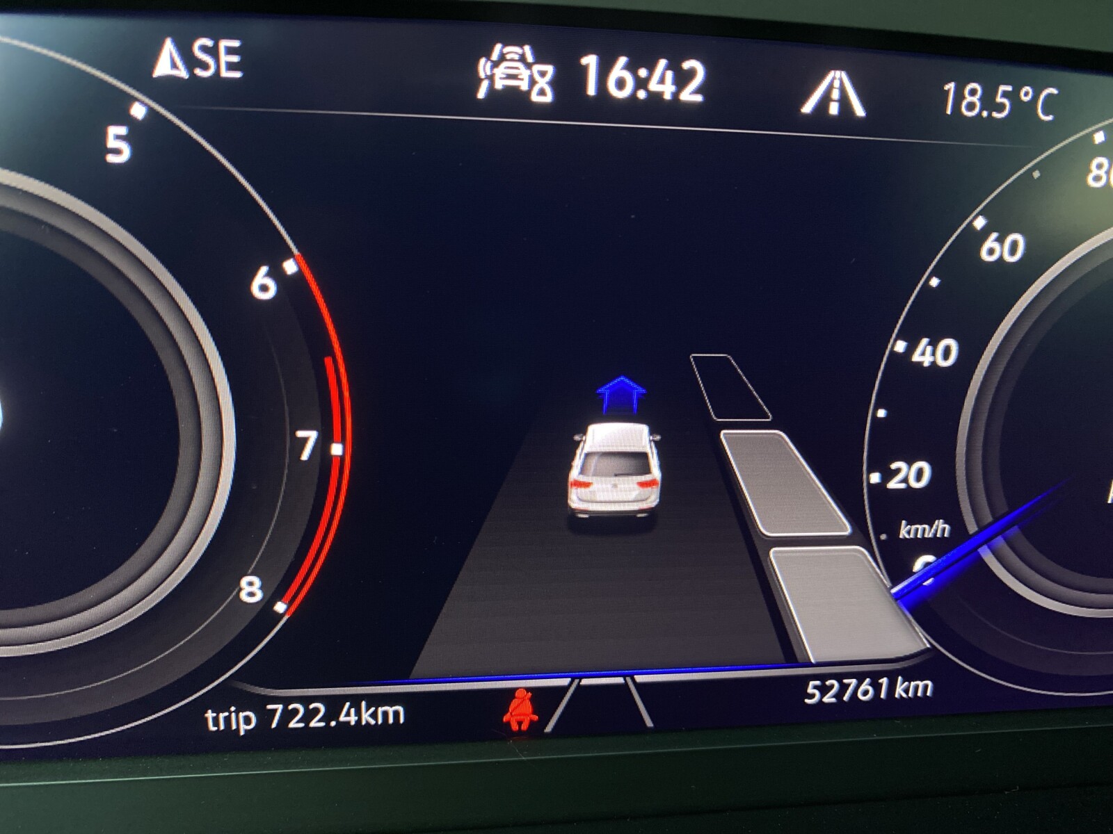 Volkswagen Tiguan - zdjęcie 16
