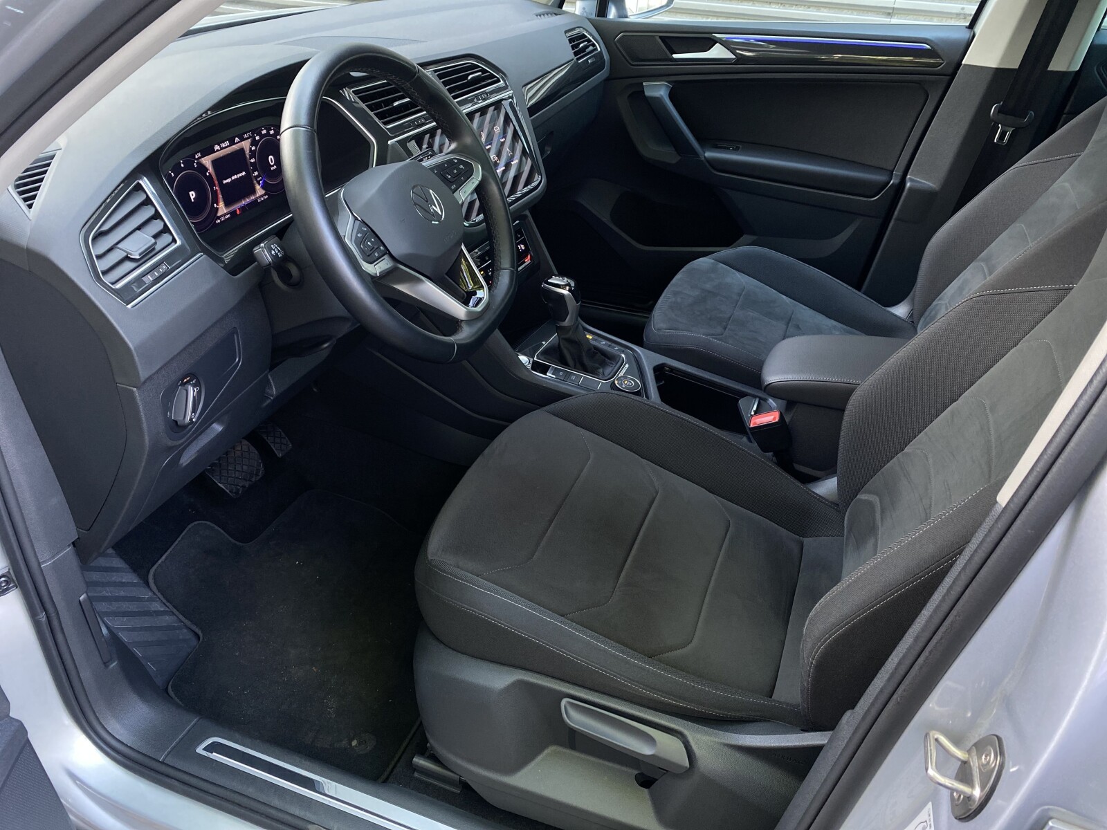 Volkswagen Tiguan - zdjęcie 9