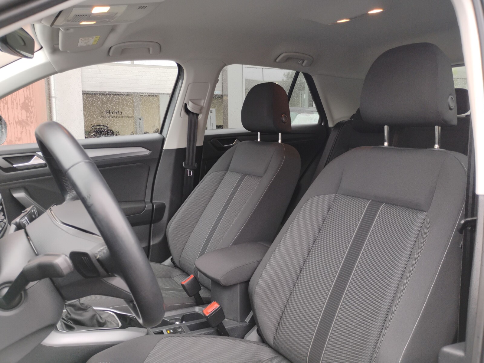 Volkswagen T-Roc - zdjęcie 13