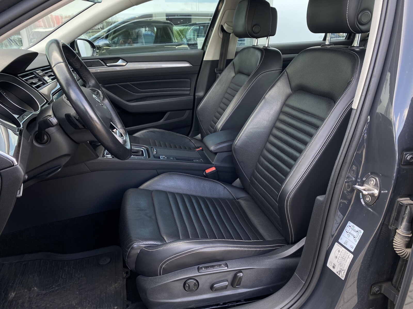 Volkswagen Passat Alltrack - zdjęcie 11