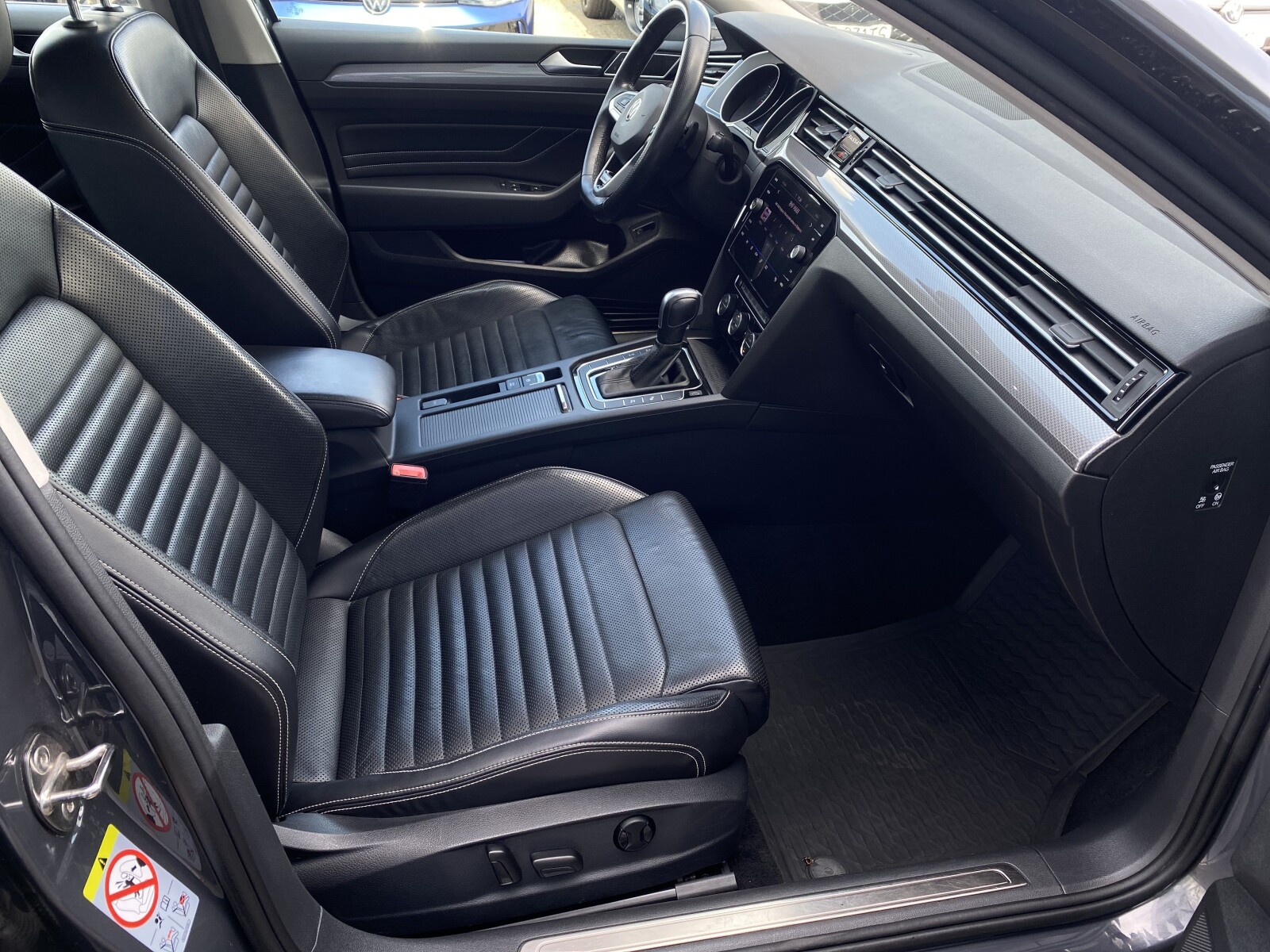 Volkswagen Passat Alltrack - zdjęcie 33