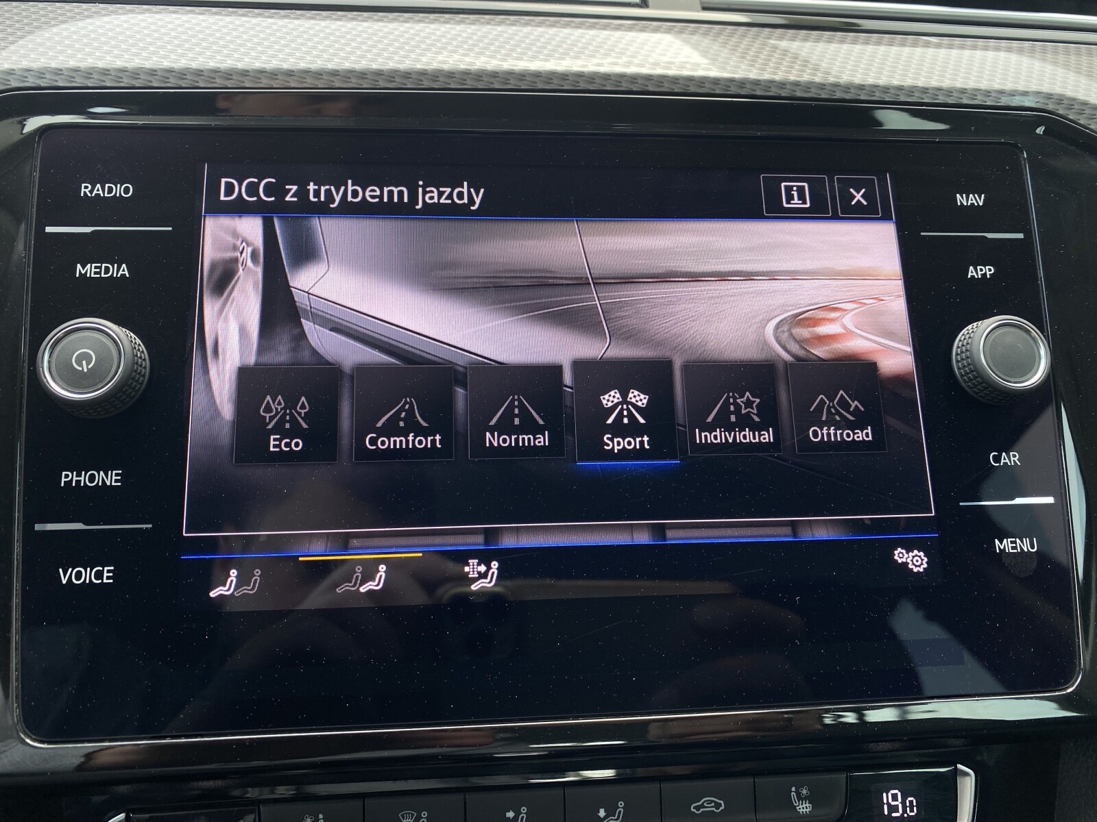 Volkswagen Passat Alltrack - zdjęcie 26