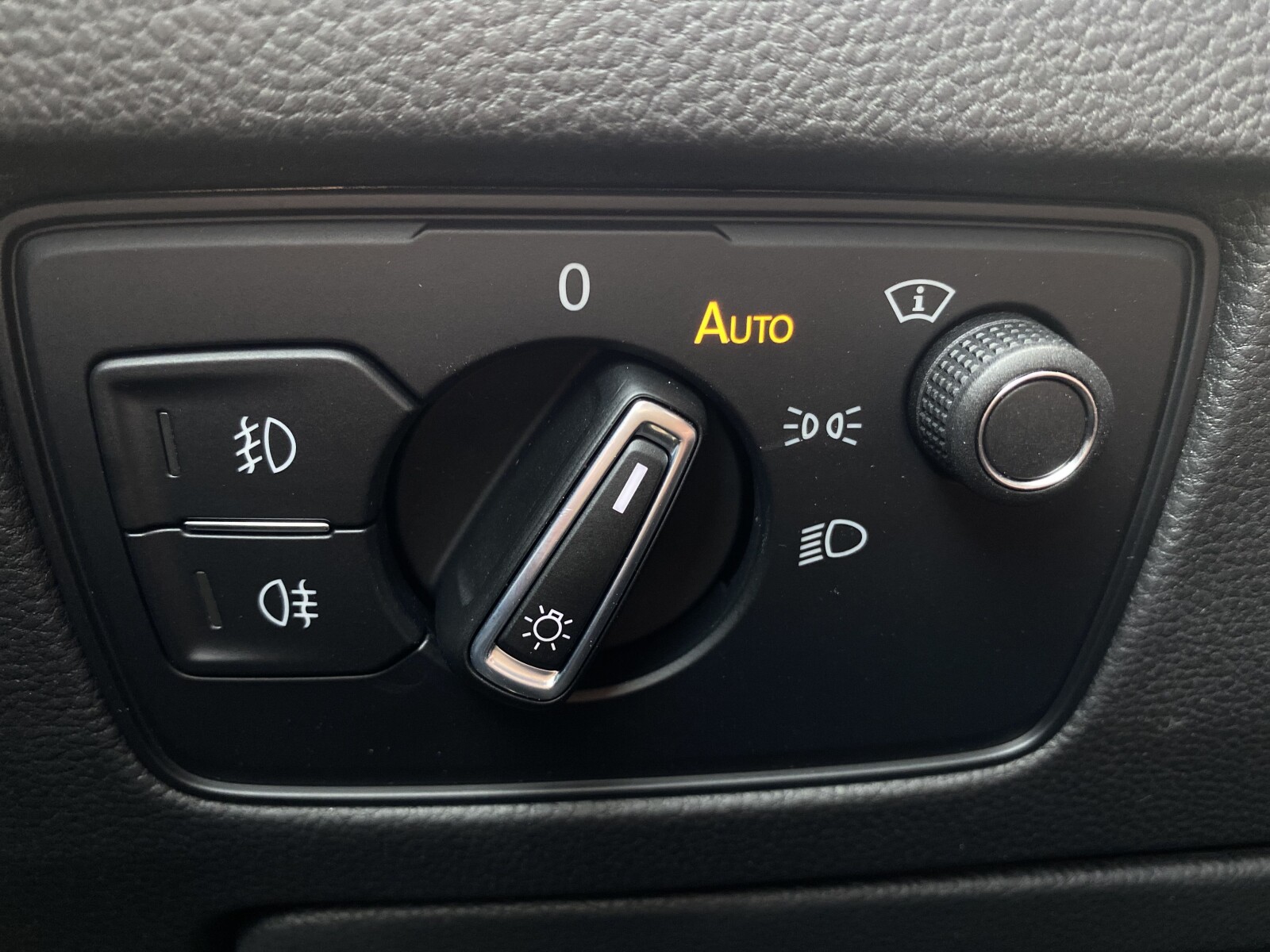 Volkswagen Passat Alltrack - zdjęcie 15