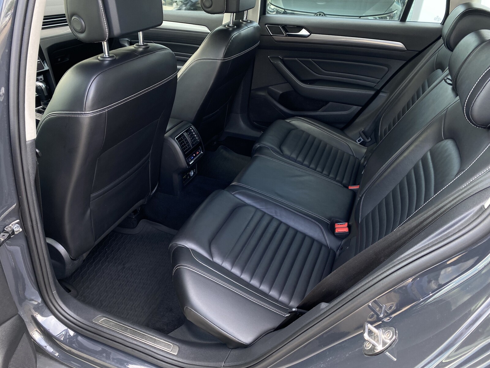 Volkswagen Passat Alltrack - zdjęcie 30