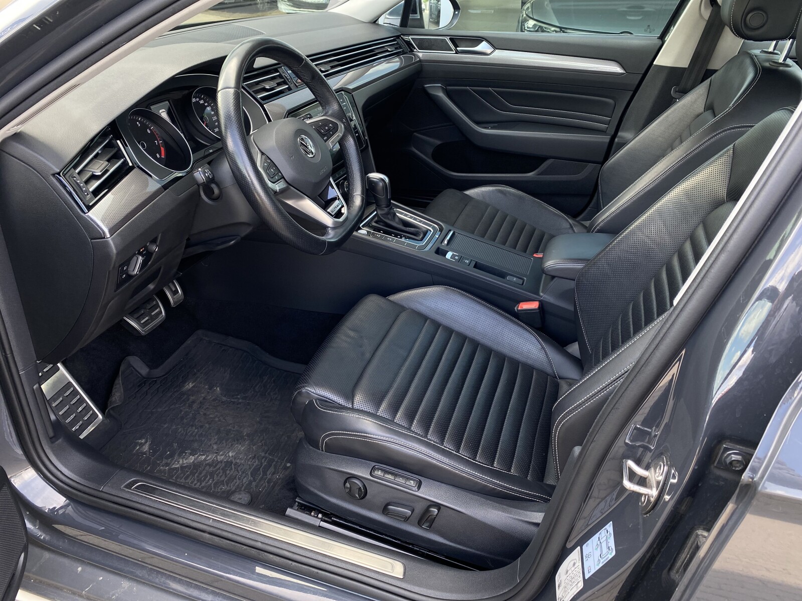 Volkswagen Passat Alltrack - zdjęcie 9