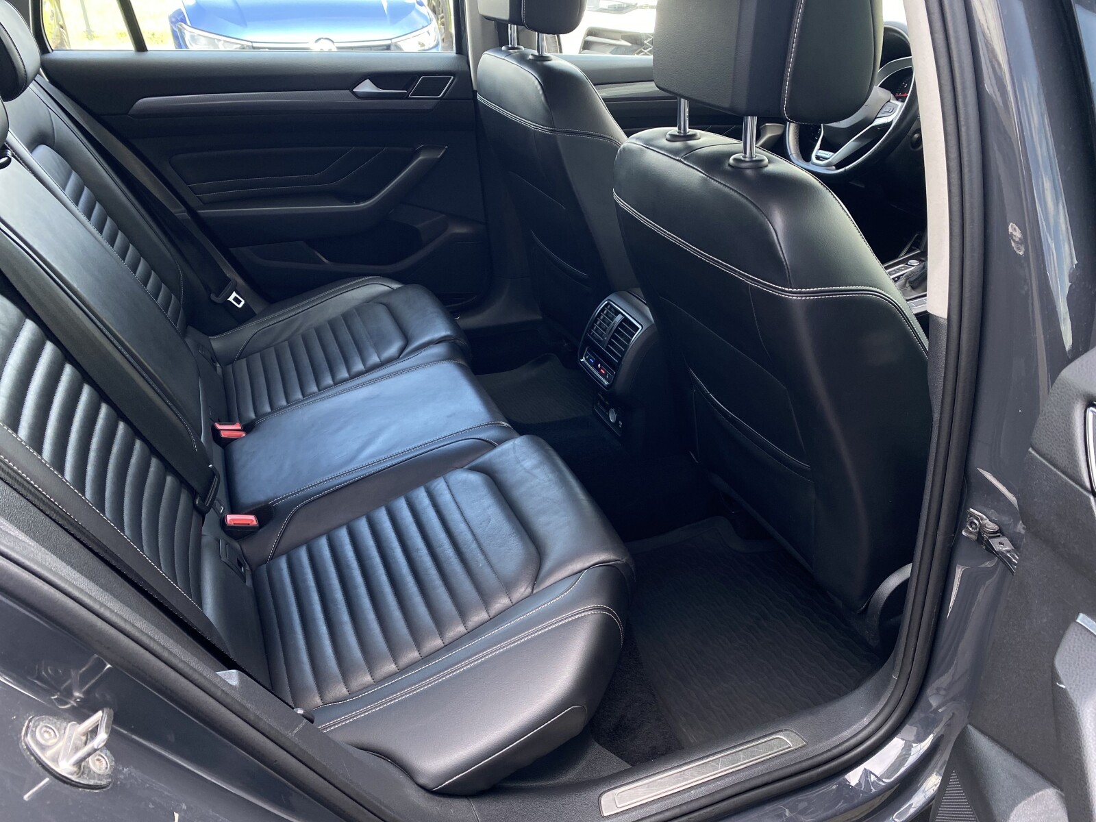 Volkswagen Passat Alltrack - zdjęcie 32