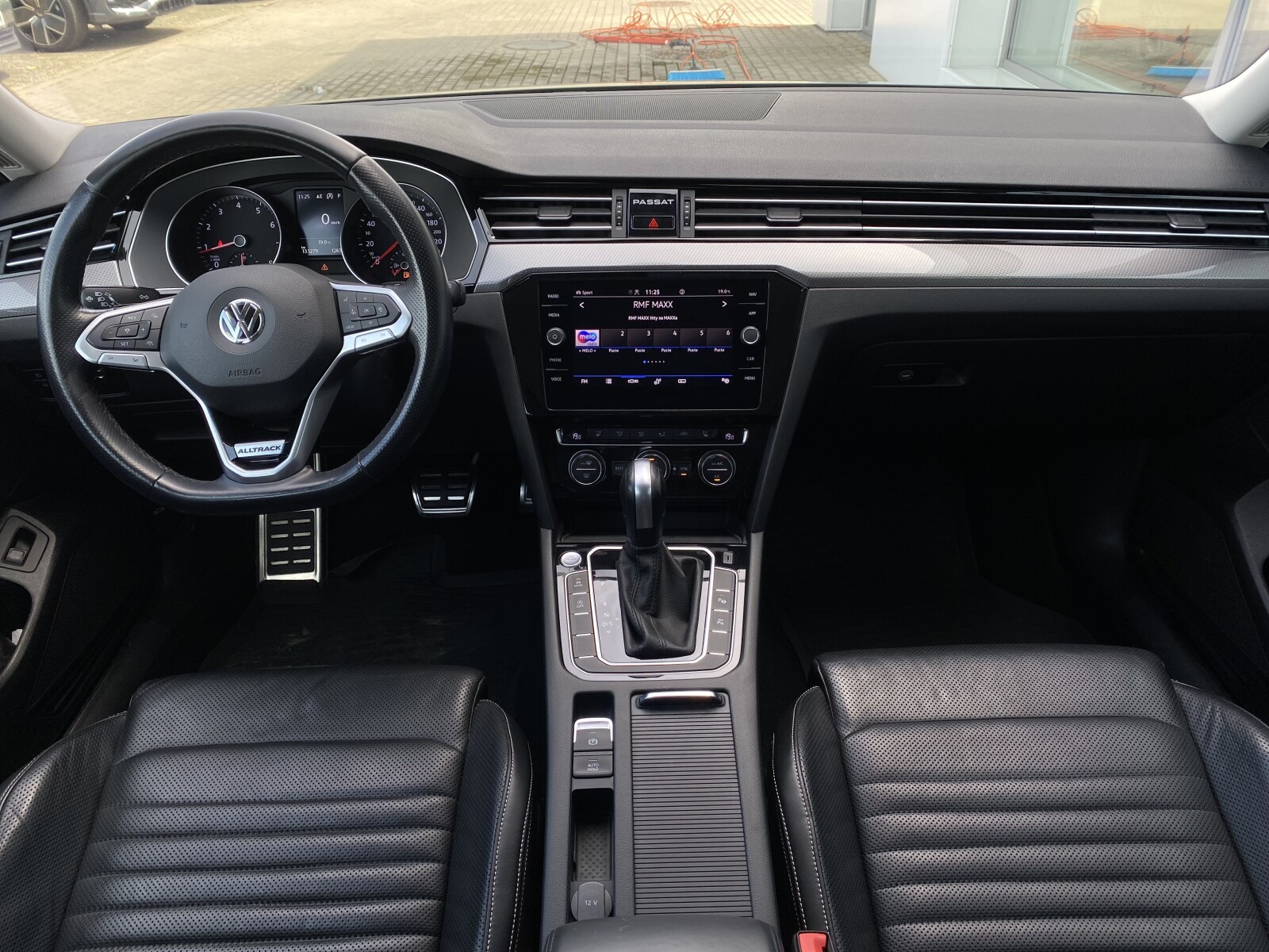 Volkswagen Passat Alltrack - zdjęcie 13
