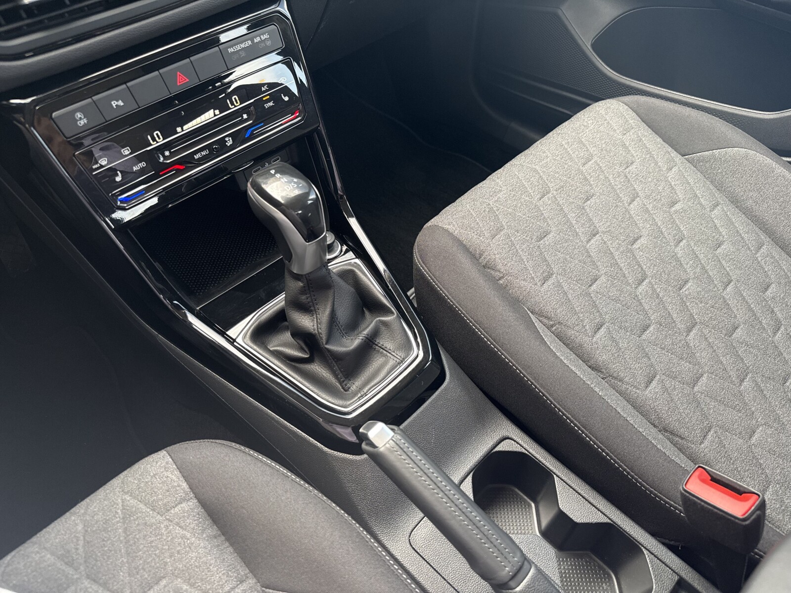 Volkswagen T-Cross - zdjęcie 18