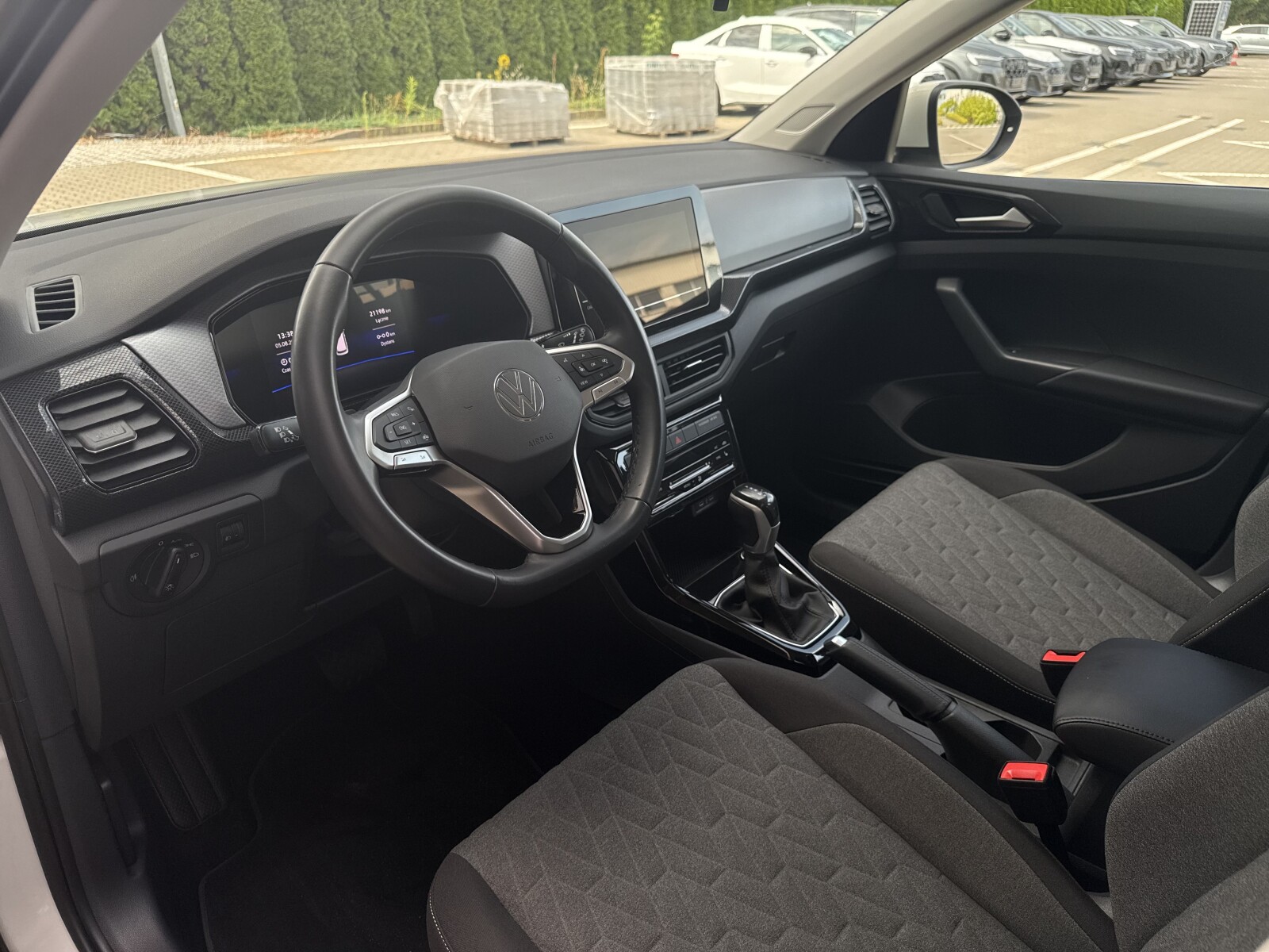 Volkswagen T-Cross - zdjęcie 13
