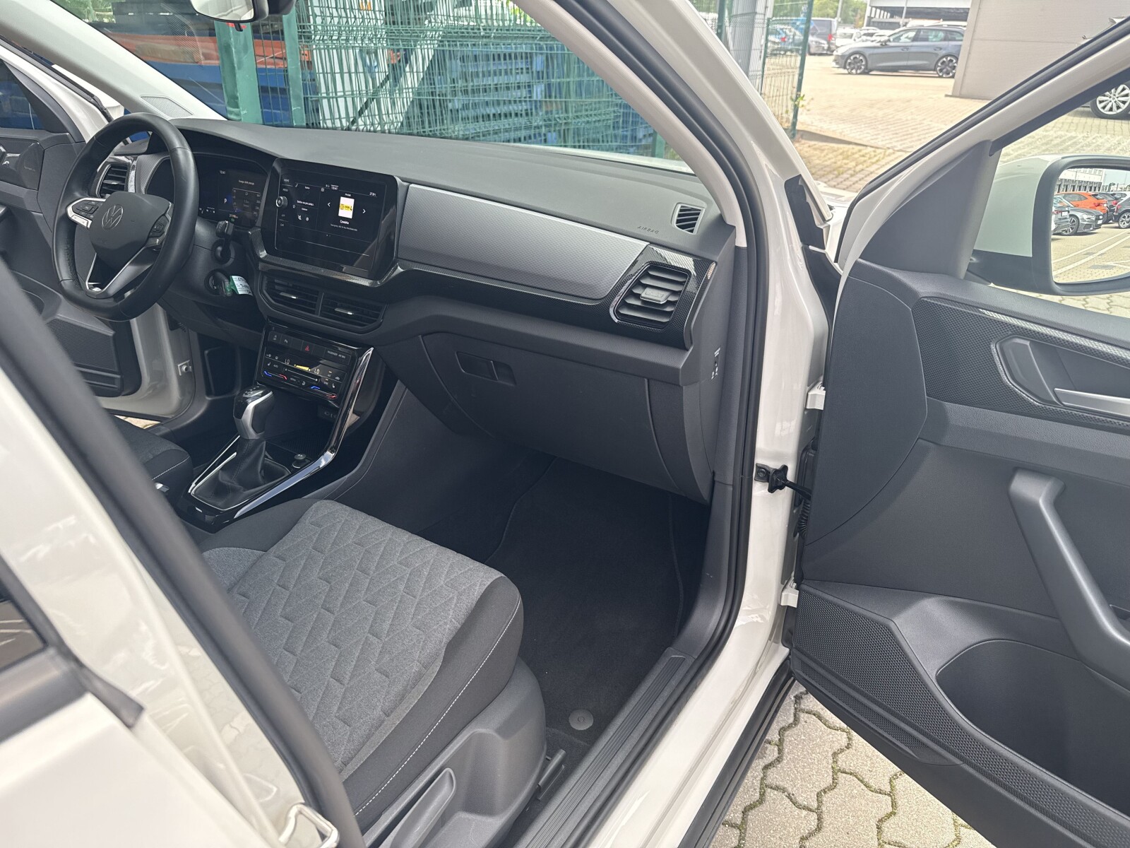 Volkswagen T-Cross - zdjęcie 25