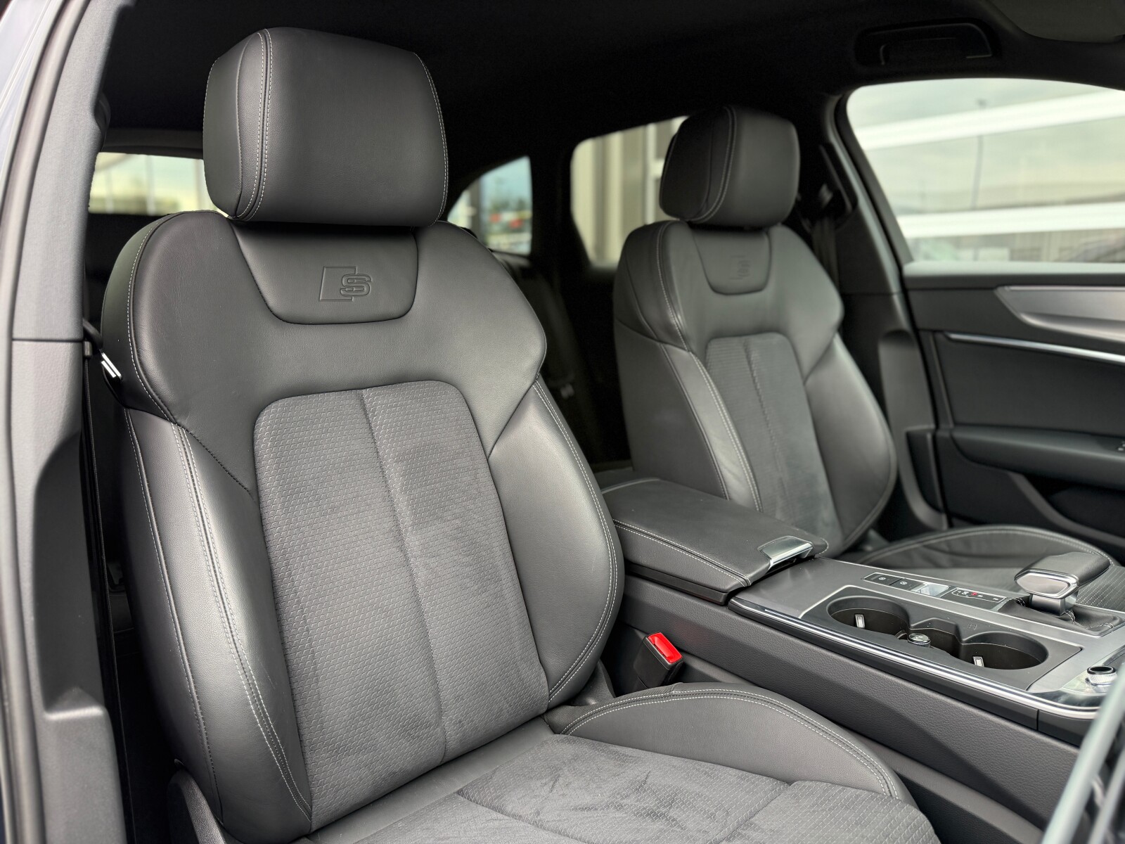 Audi S6 Avant - zdjęcie 22