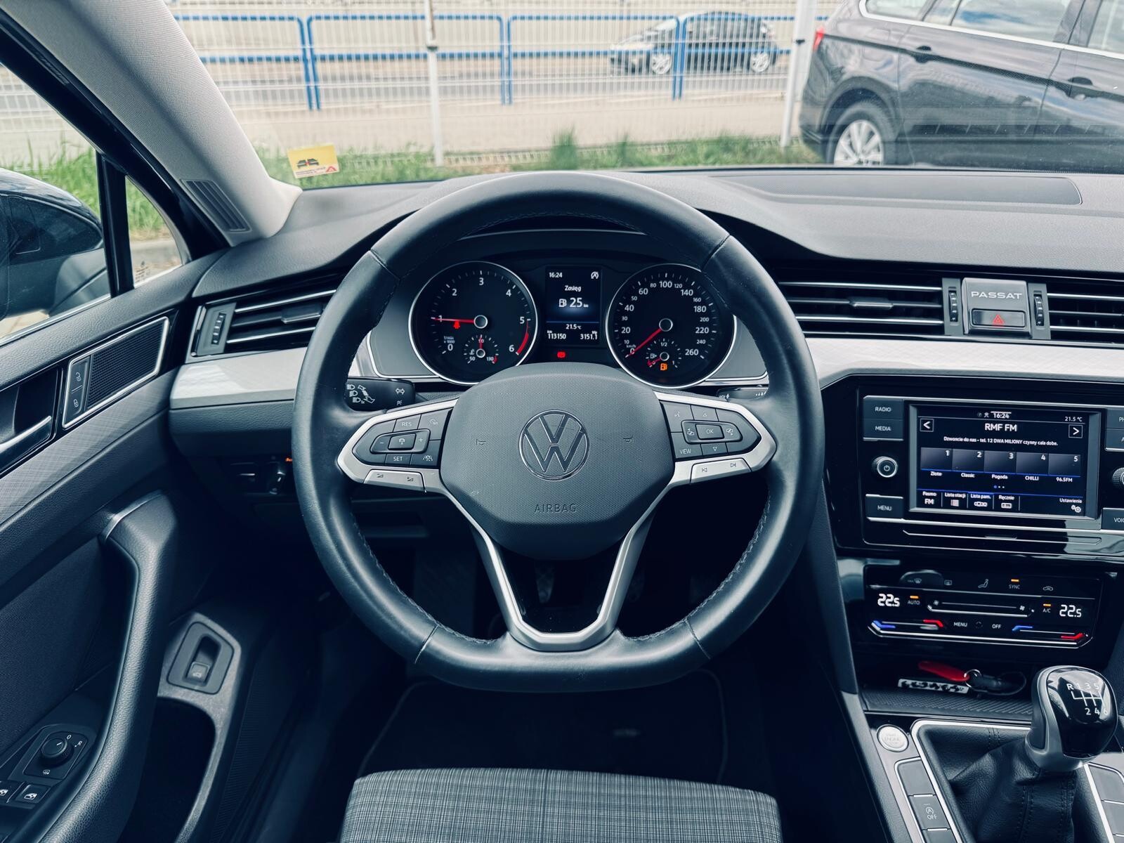 Volkswagen Passat - zdjęcie 20