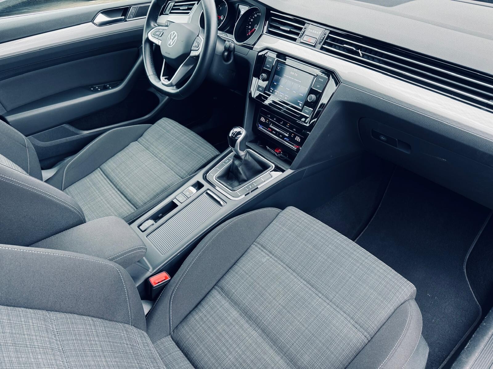 Volkswagen Passat - zdjęcie 14