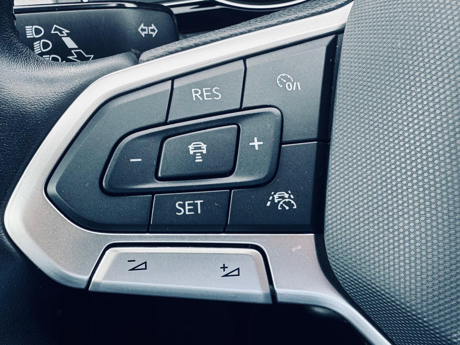 Volkswagen Passat - zdjęcie 17
