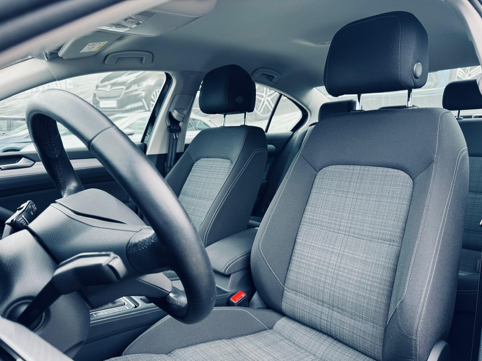 Volkswagen Passat - zdjęcie 10