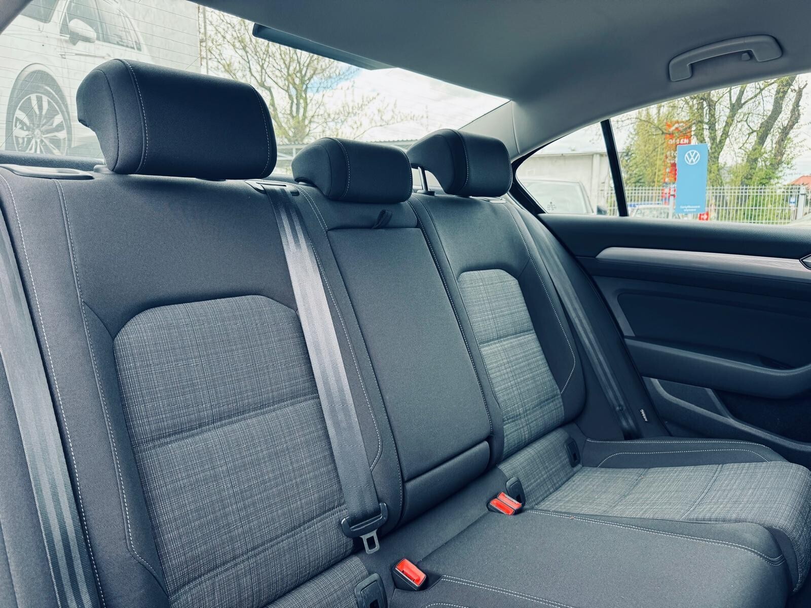 Volkswagen Passat - zdjęcie 15