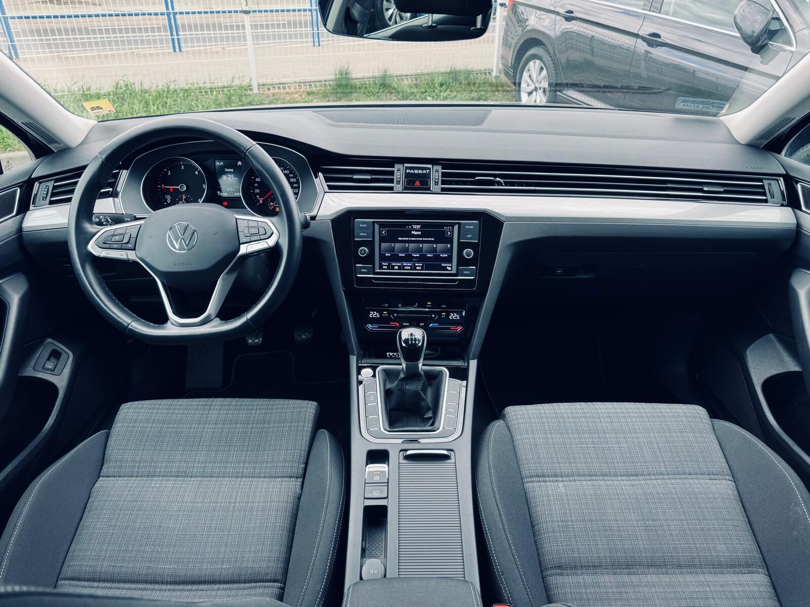 Volkswagen Passat - zdjęcie 19