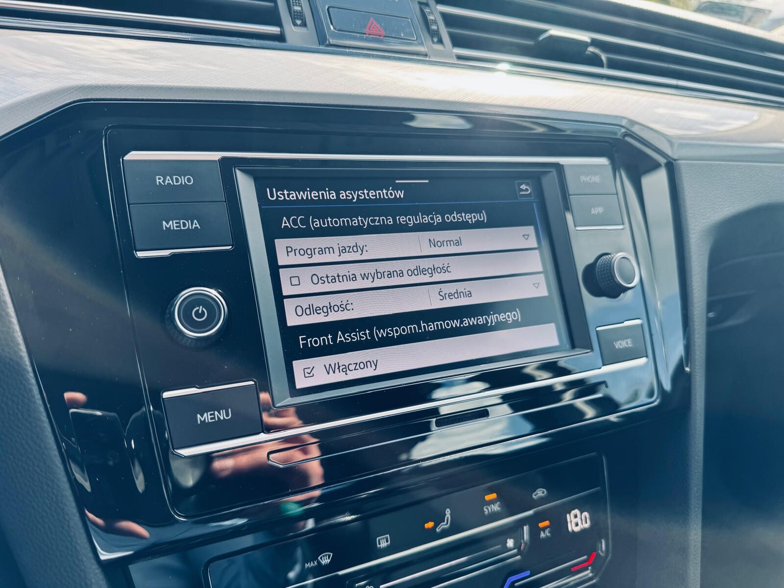 Volkswagen Passat - zdjęcie 24