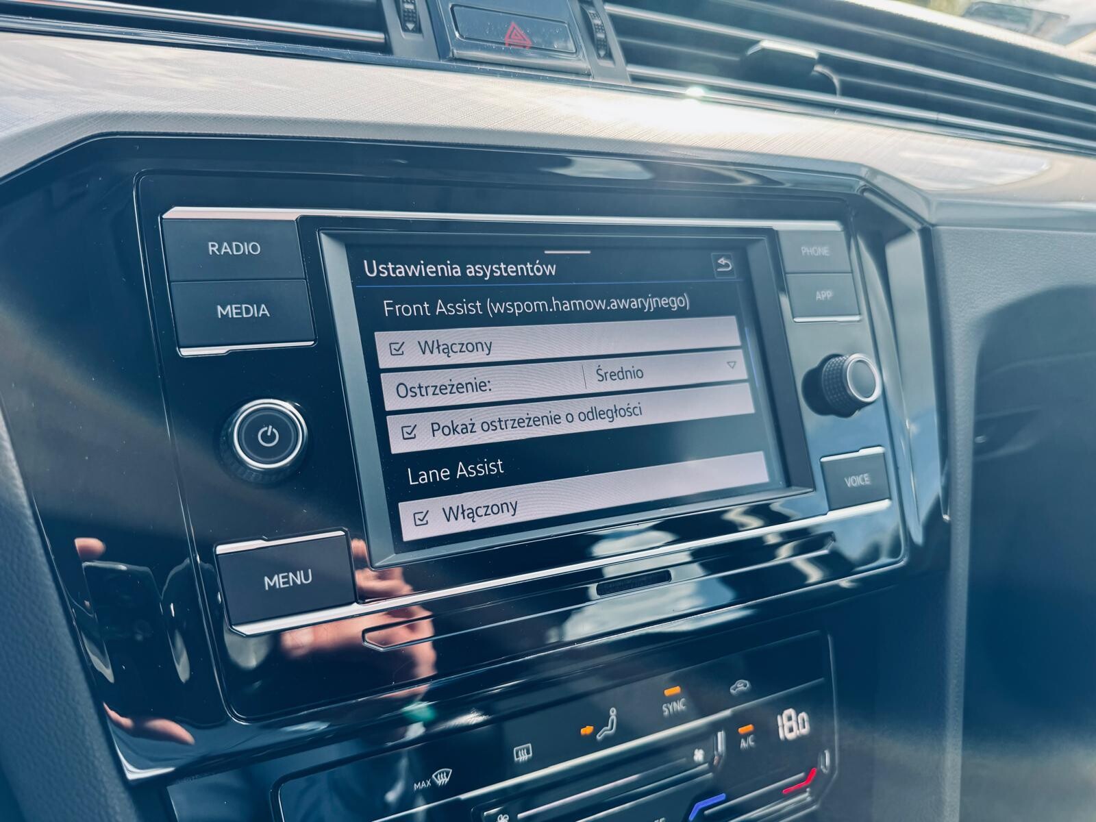 Volkswagen Passat - zdjęcie 25