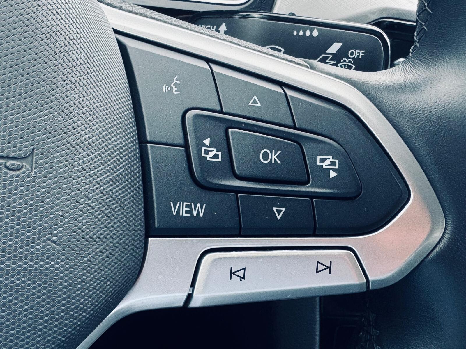 Volkswagen Passat - zdjęcie 18