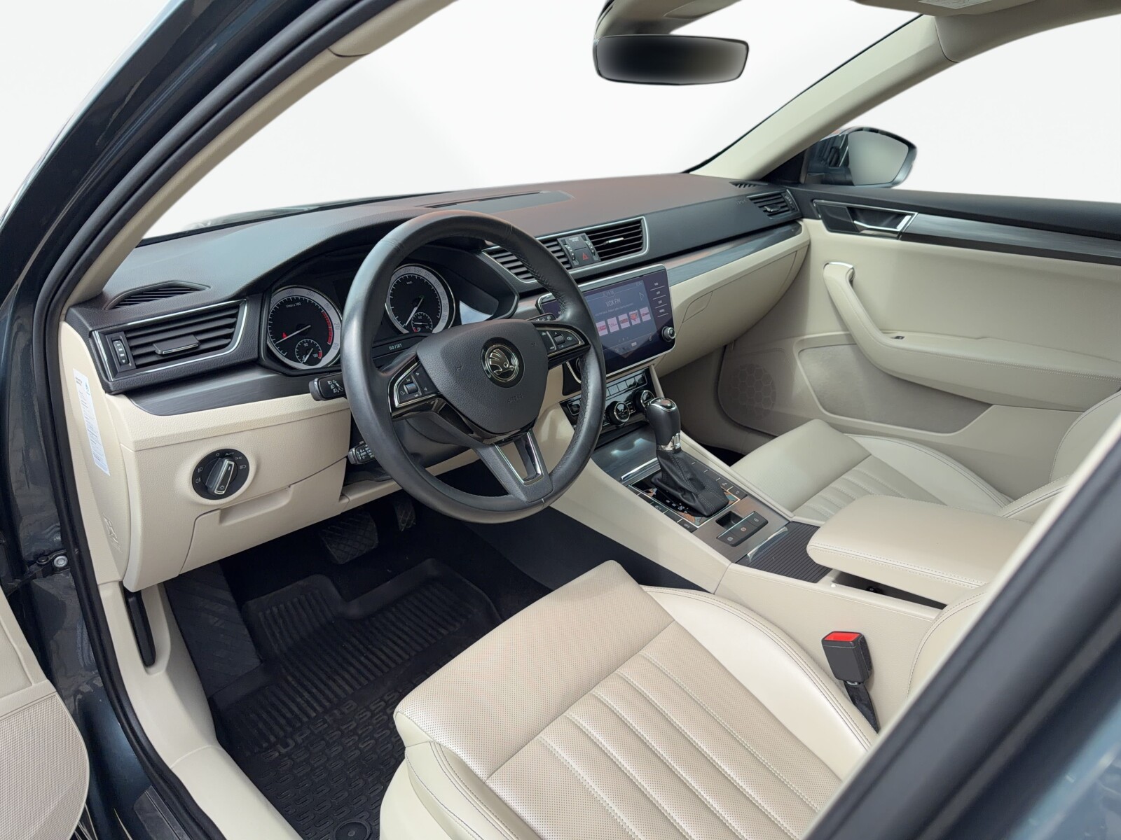 Škoda Superb Combi - zdjęcie 10