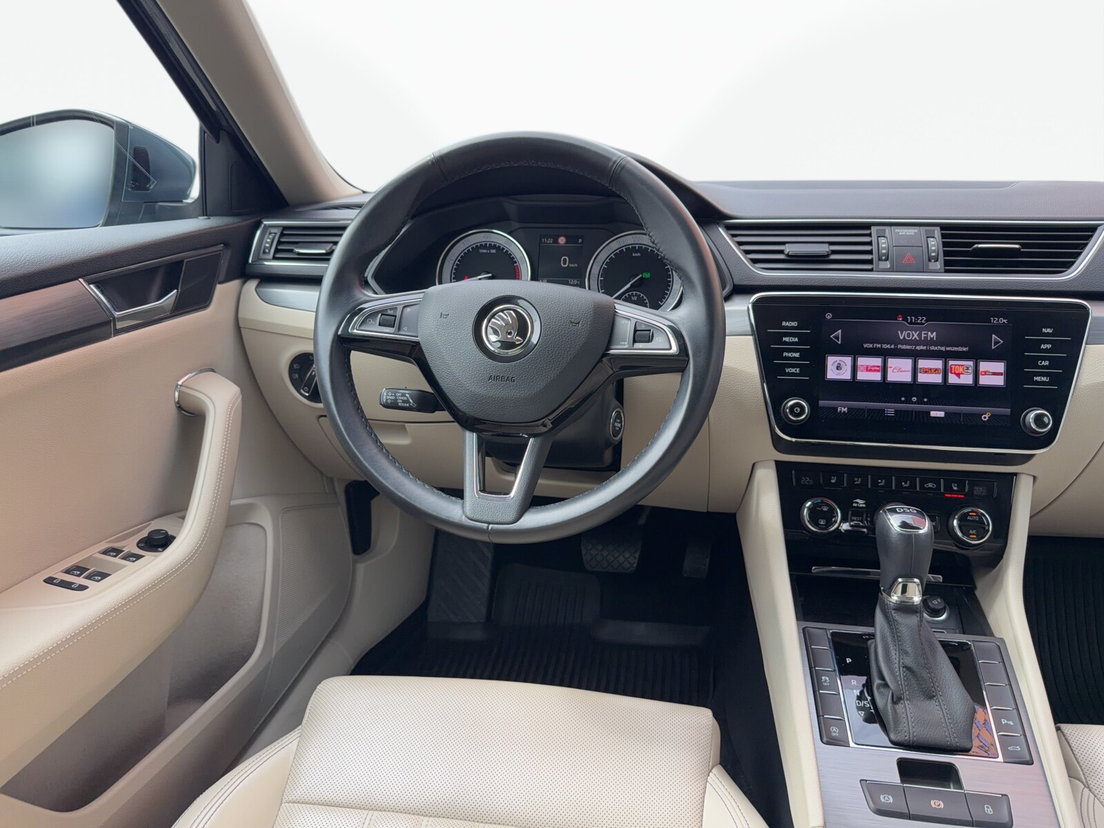 Škoda Superb Combi - zdjęcie 19