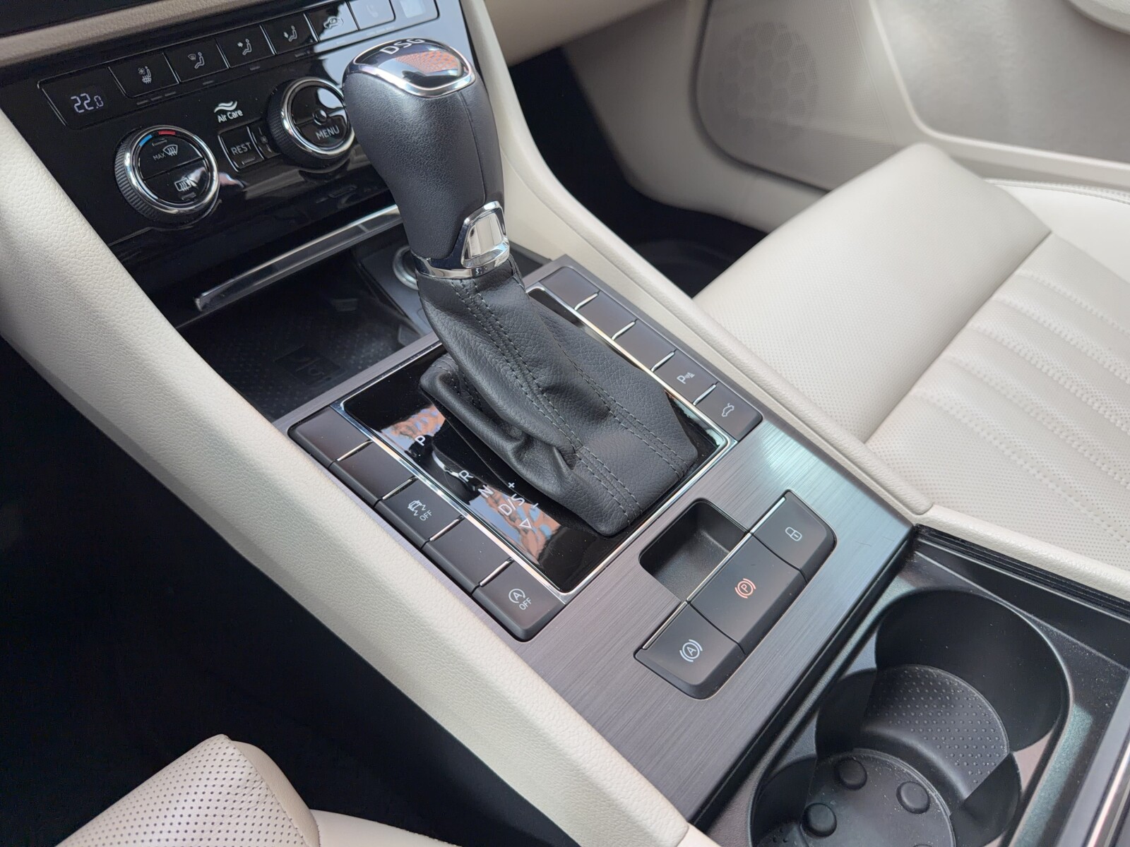 Škoda Superb Combi - zdjęcie 21