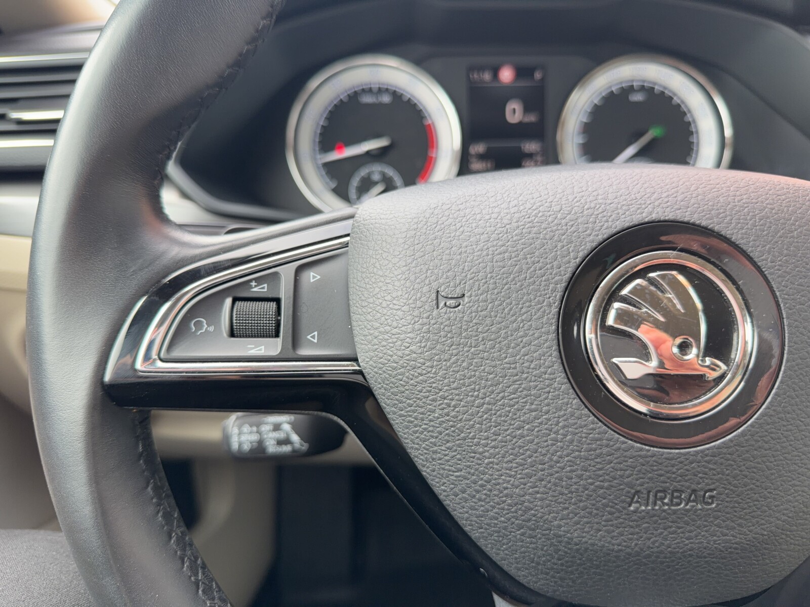 Škoda Superb Combi - zdjęcie 17
