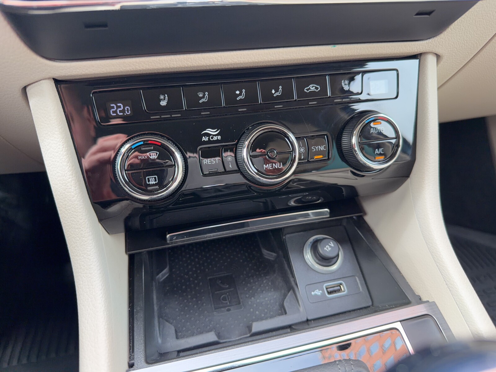 Škoda Superb Combi - zdjęcie 22