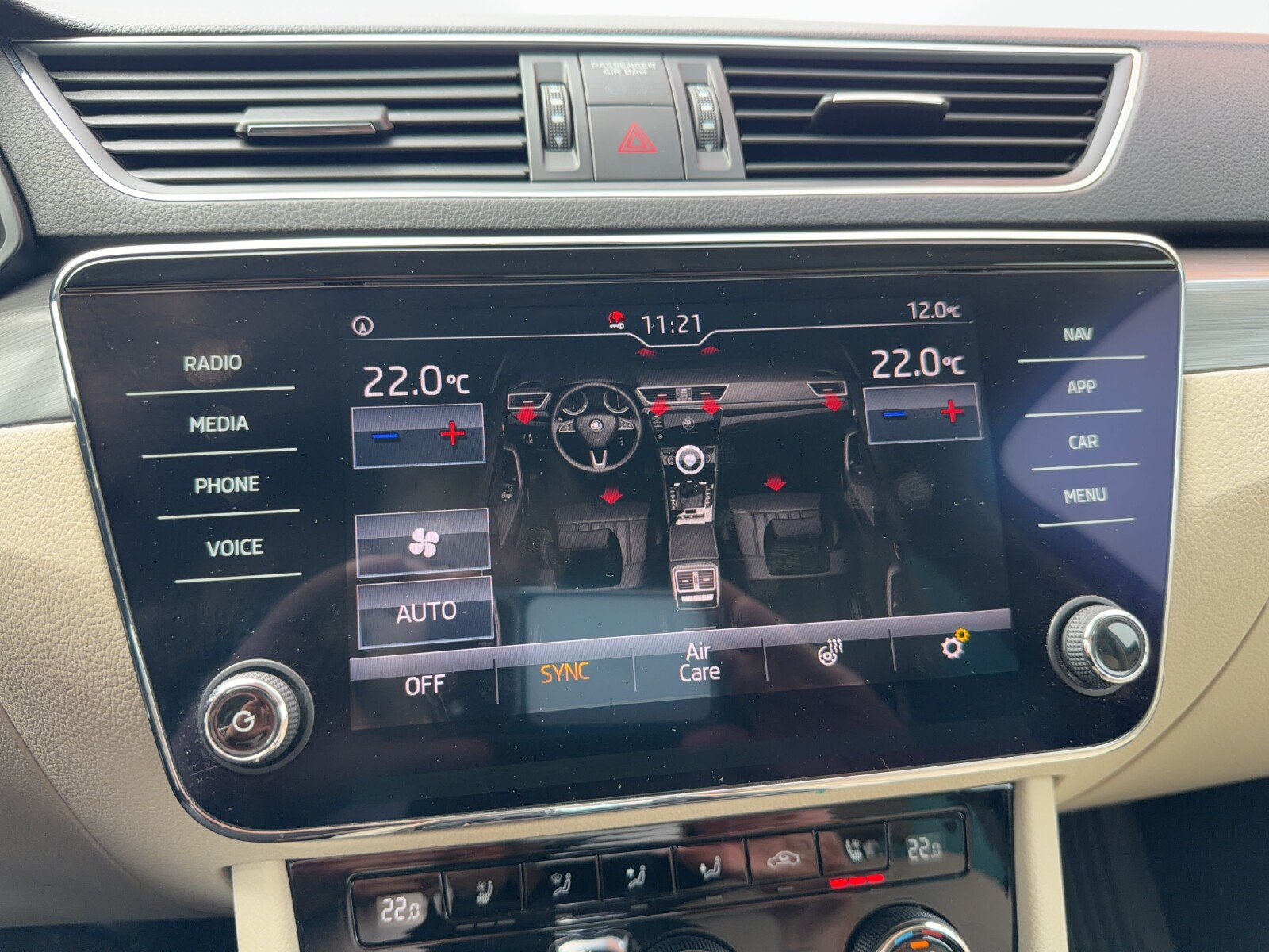 Škoda Superb Combi - zdjęcie 32