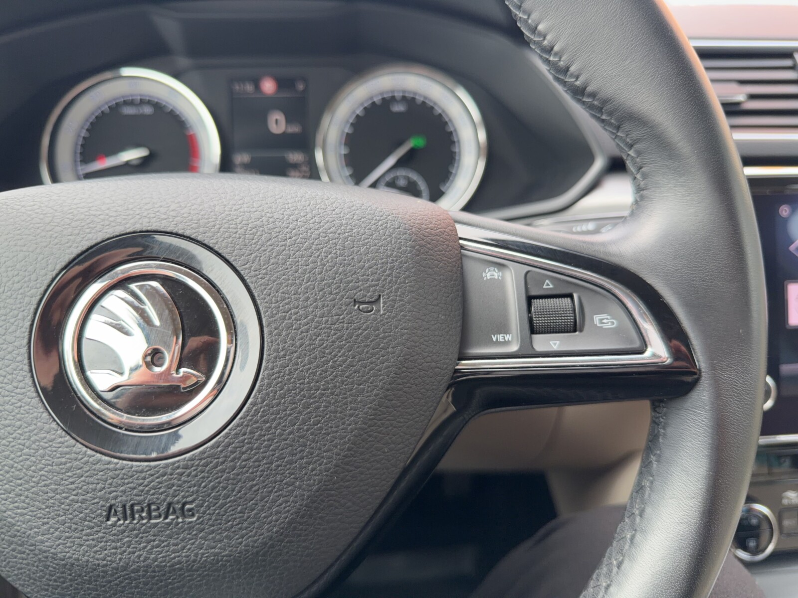 Škoda Superb Combi - zdjęcie 18
