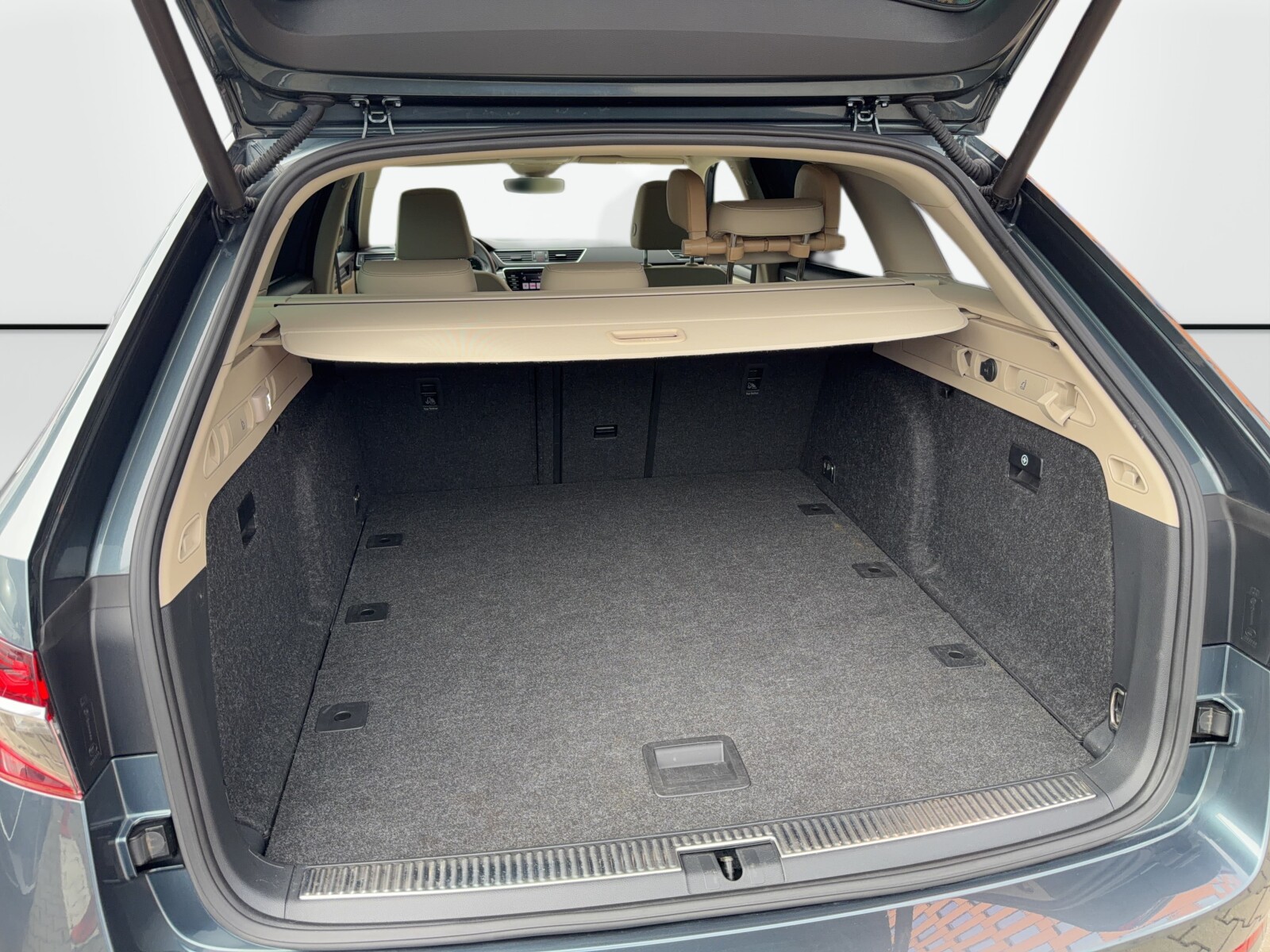 Škoda Superb Combi - zdjęcie 39