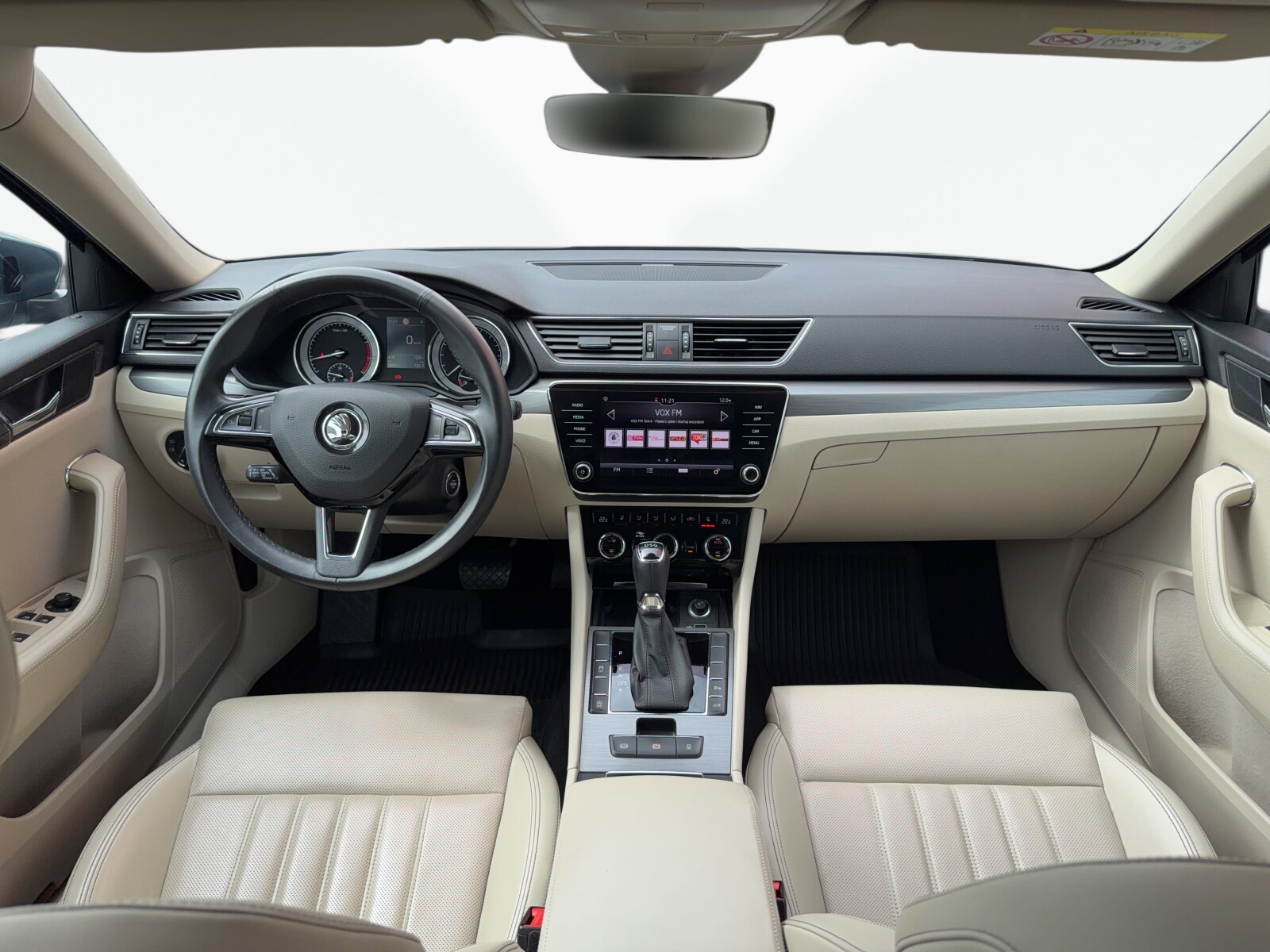Škoda Superb Combi - zdjęcie 38