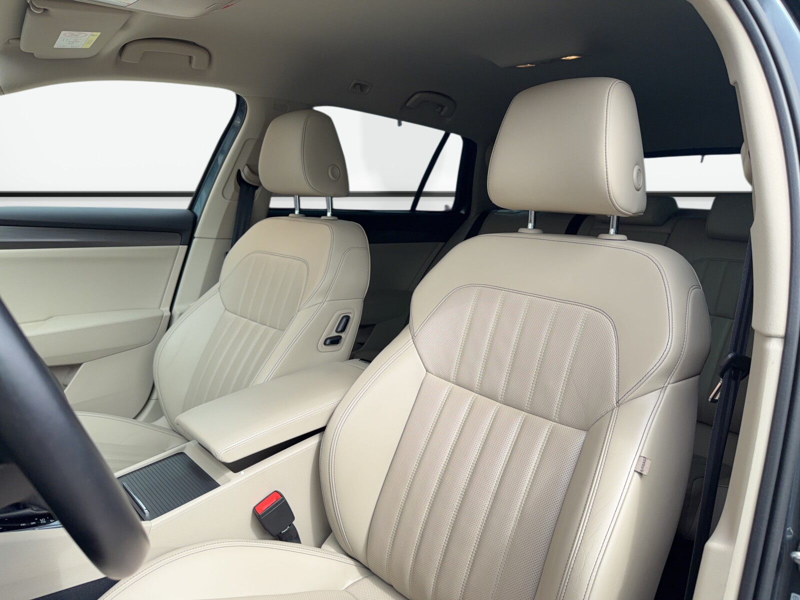 Škoda Superb Combi - zdjęcie 12