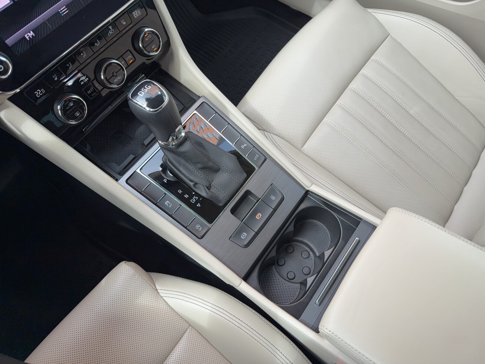 Škoda Superb Combi - zdjęcie 20