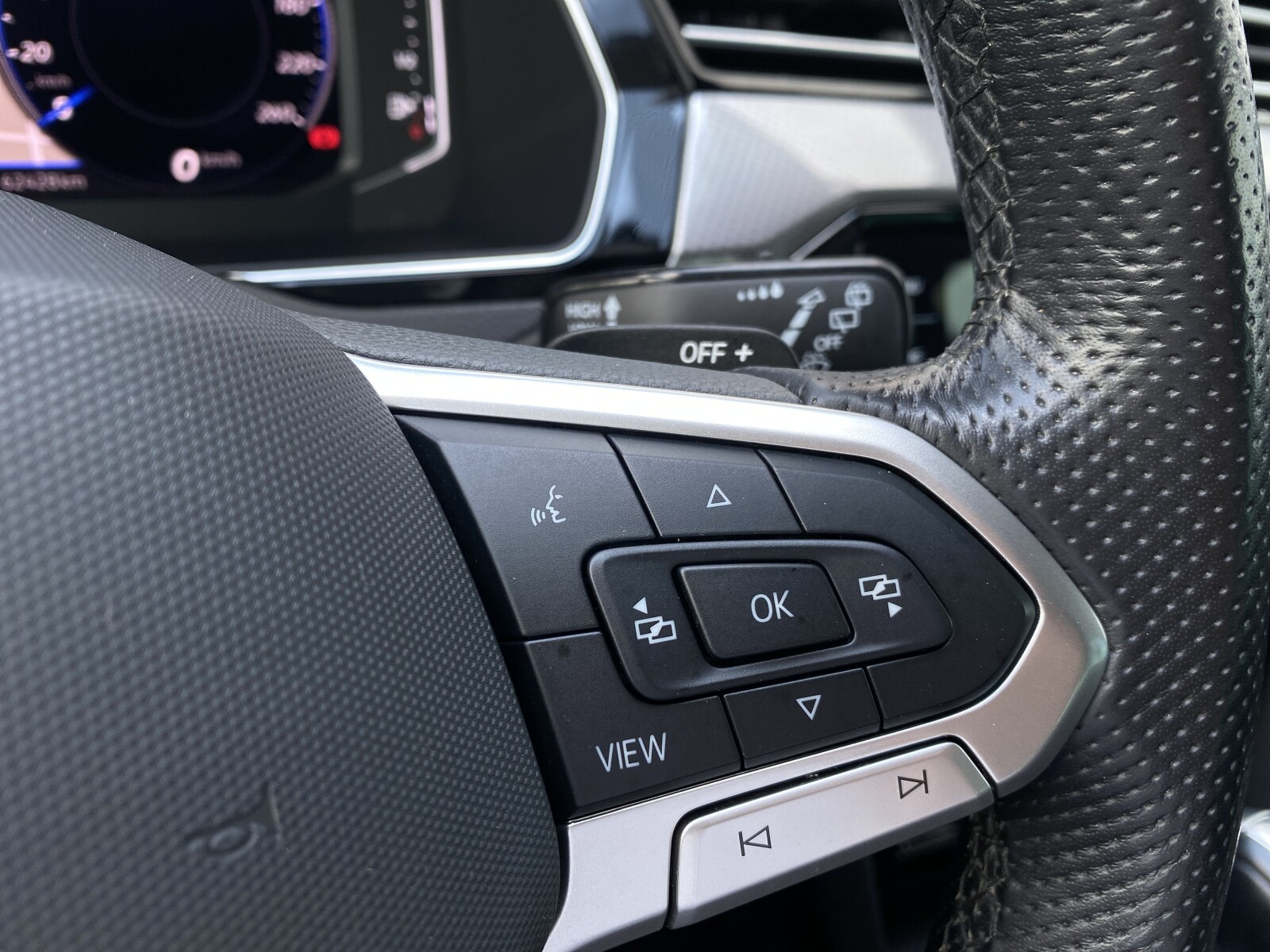 Volkswagen Passat Alltrack - zdjęcie 16