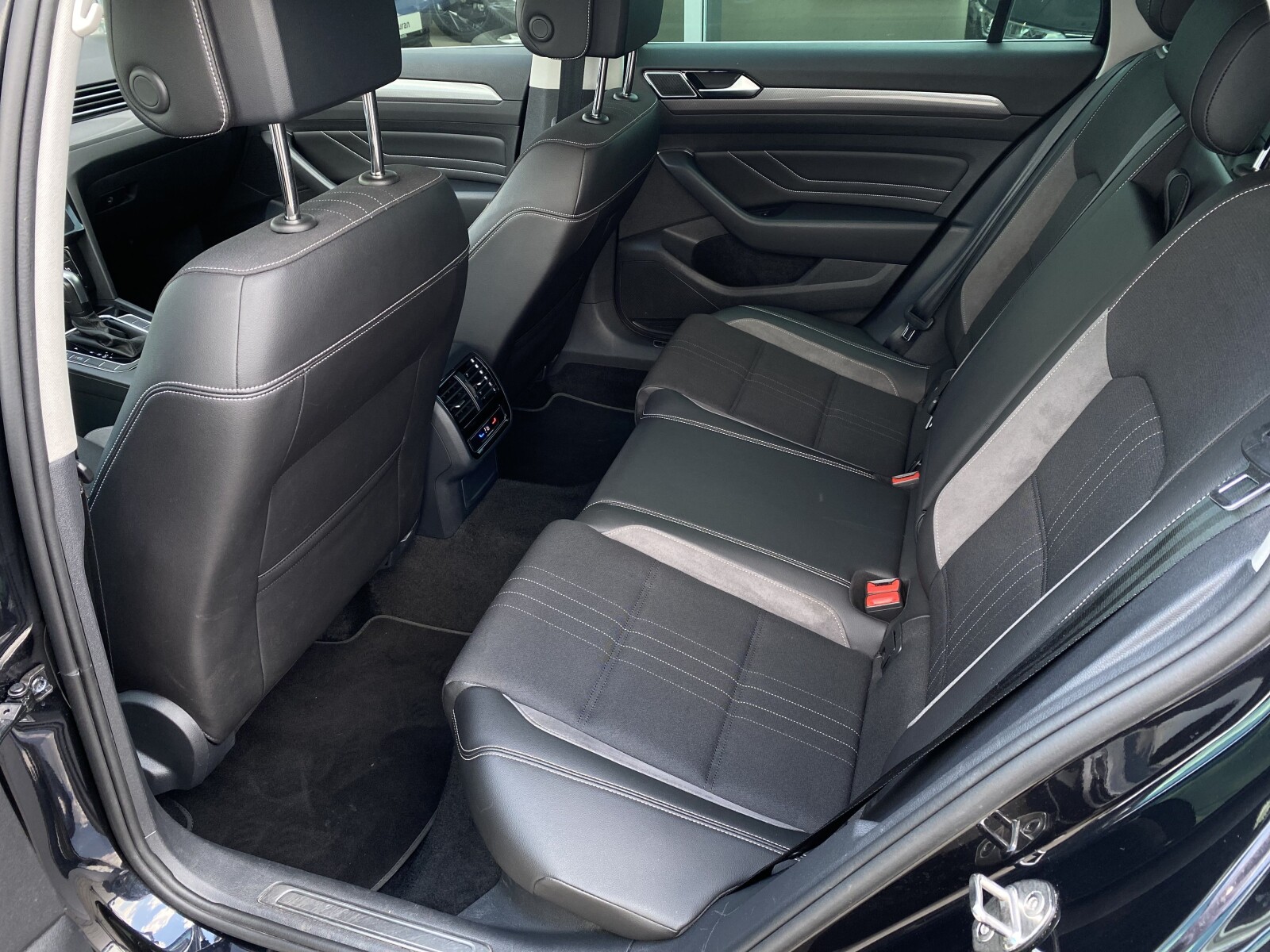 Volkswagen Passat Alltrack - zdjęcie 29