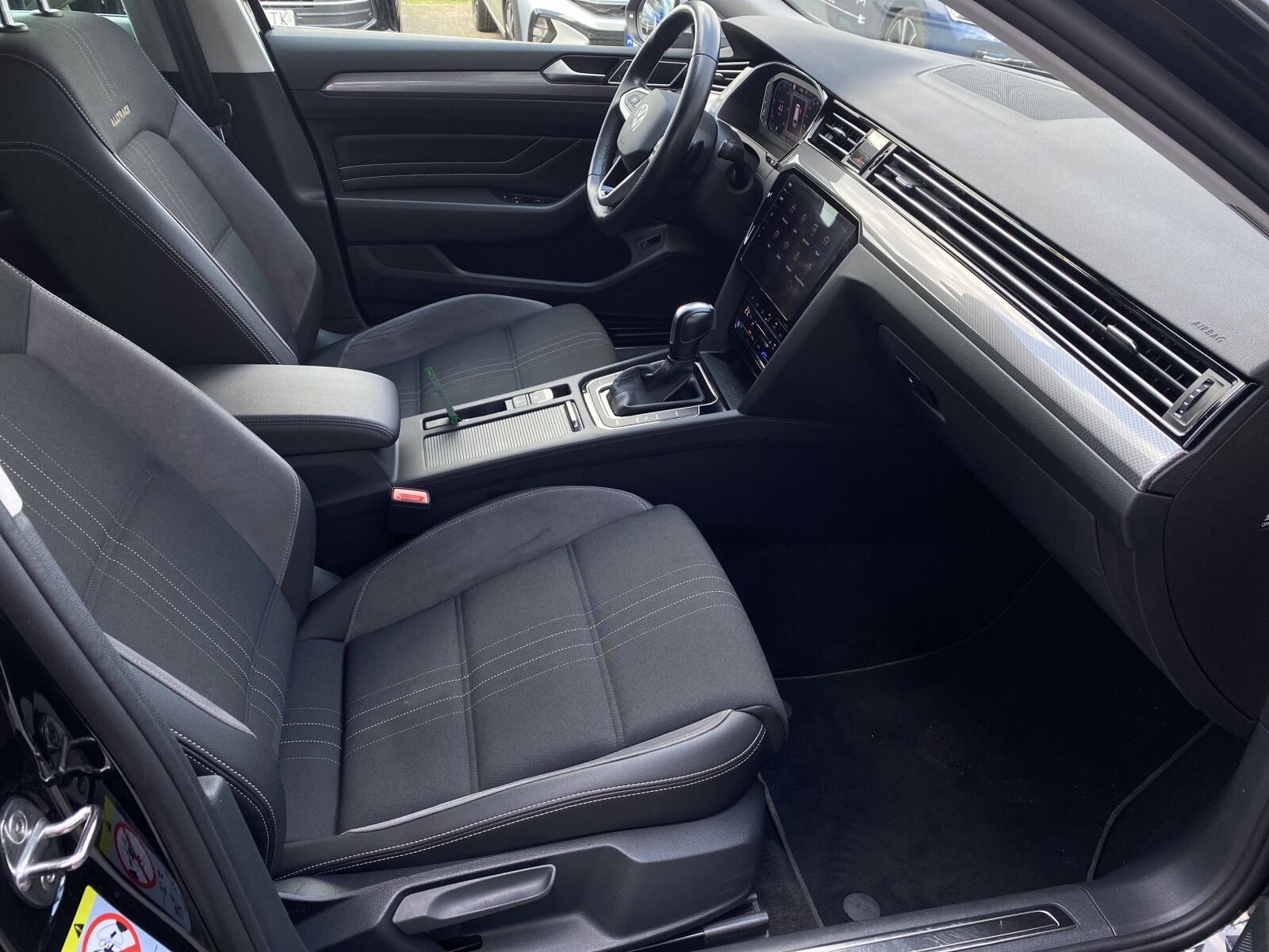 Volkswagen Passat Alltrack - zdjęcie 31