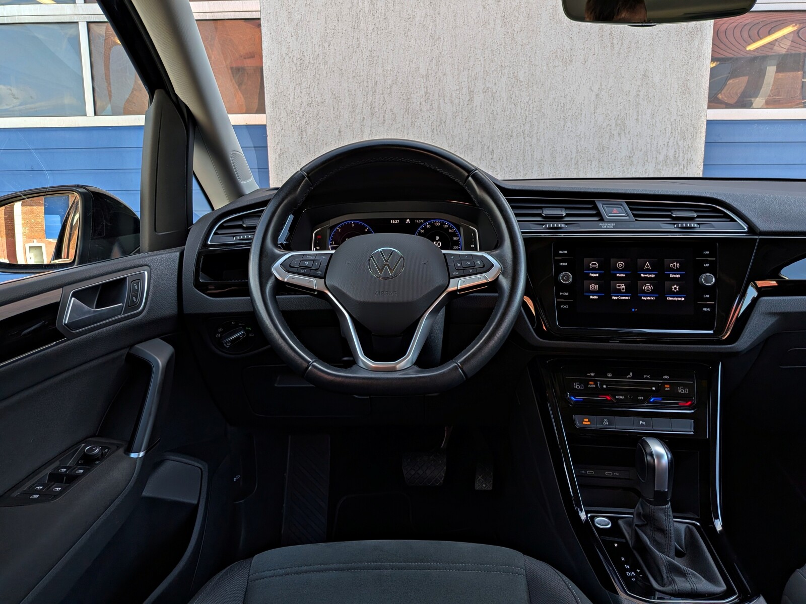 Volkswagen Touran - zdjęcie 19