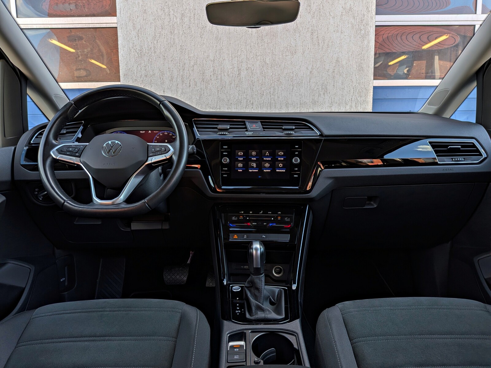 Volkswagen Touran - zdjęcie 18