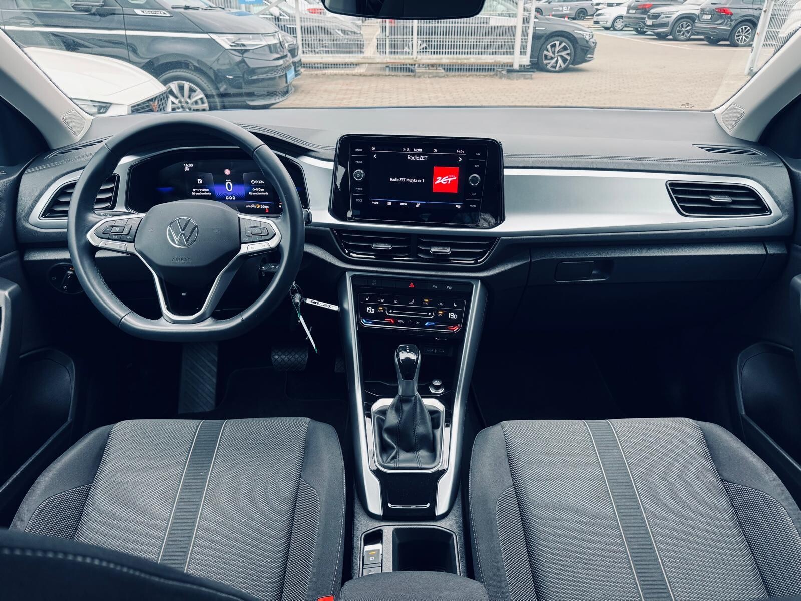 Volkswagen T-Roc - zdjęcie 18